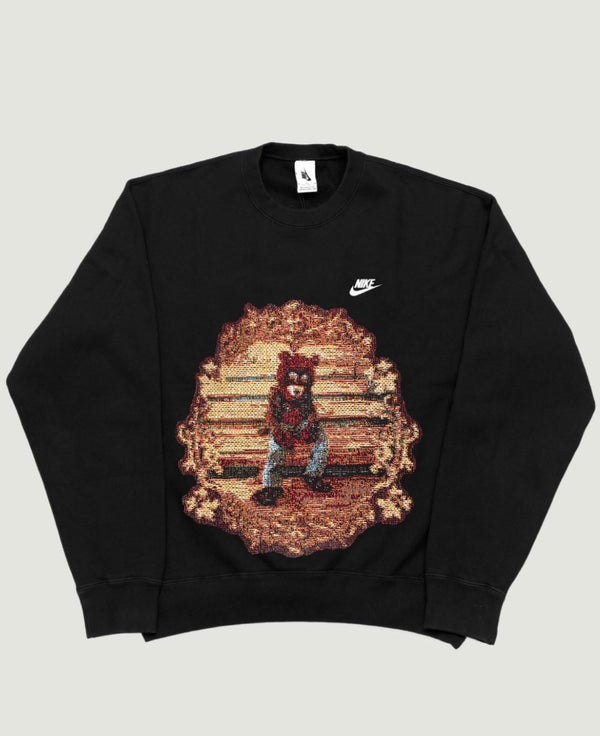 VA-AW21-291 THE COLLEGE DROPOUT TAPESTRY RETRO REWORK CREWNECK