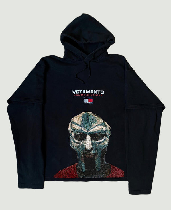 VA-AW21-240 VETEMENTS  X TOMMY HILFIGER TAPESTRY HOODIE